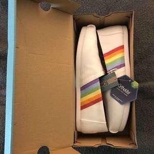Rainbow Toms, size 7.5